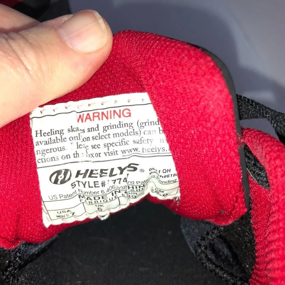 Heelys‎ Black & Gray Sneakers w/Red Piping Men's 7